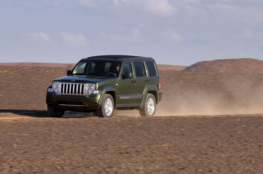  Jeep Cherokee 2008 года  (фото 15 из 161)